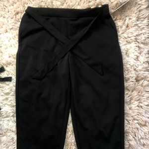 Women’s cropped suit pants.